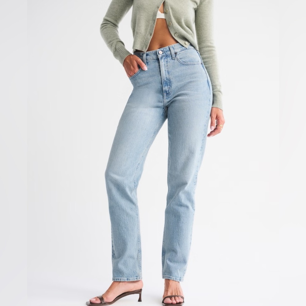 Abercrombie & Fitch Curve Love Ultra High Rise 90s Straight Jean